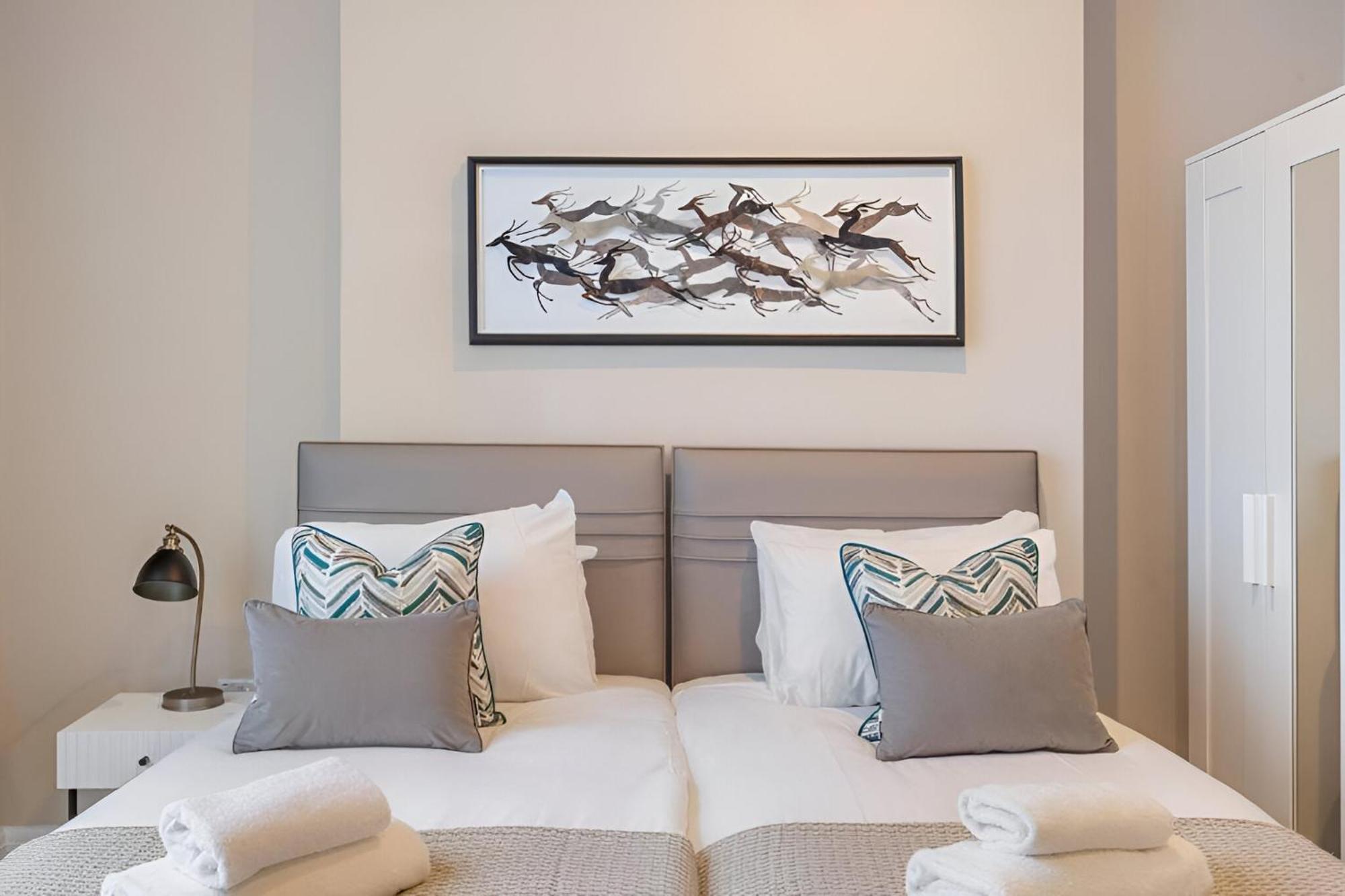 Earthy Elegance Stylish 4br For Urban Escapes * Londra