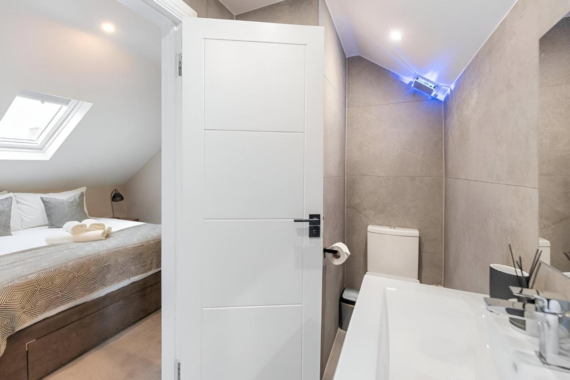 Earthy Elegance Stylish 4br For Urban Escapes Appartamento Londra