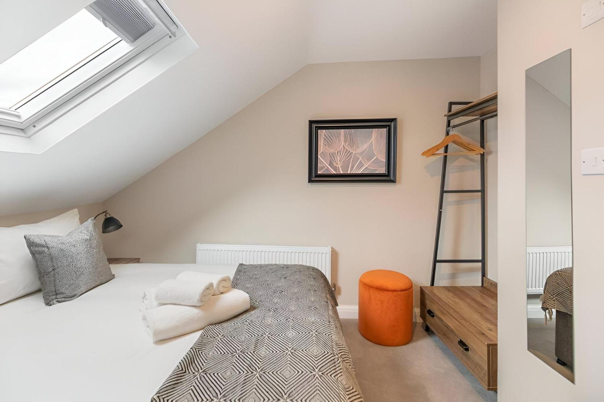 Earthy Elegance Stylish 4br For Urban Escapes Appartamento *